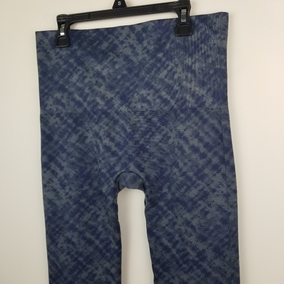 SPANX Look at Me Now seamless blue tie dye crop leggings 1X - Picture 9 of 15